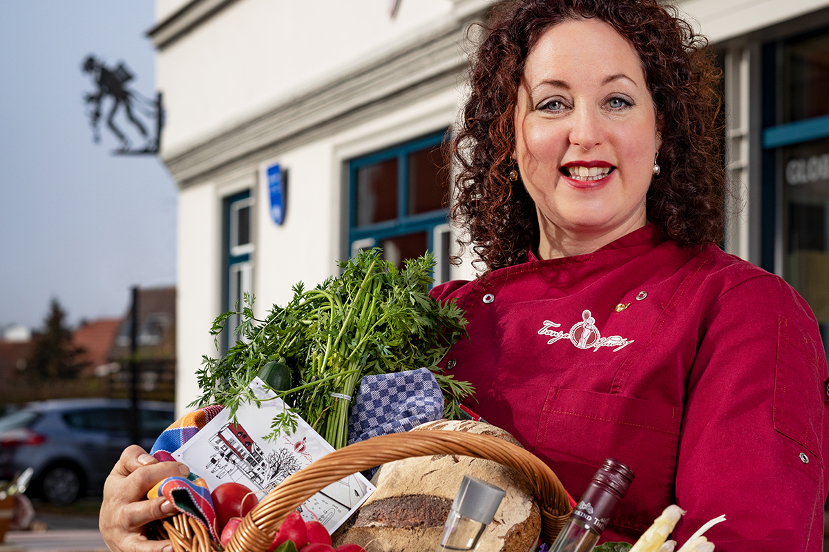 /tanya-rezepte-bild-tanya-mit-korb.png